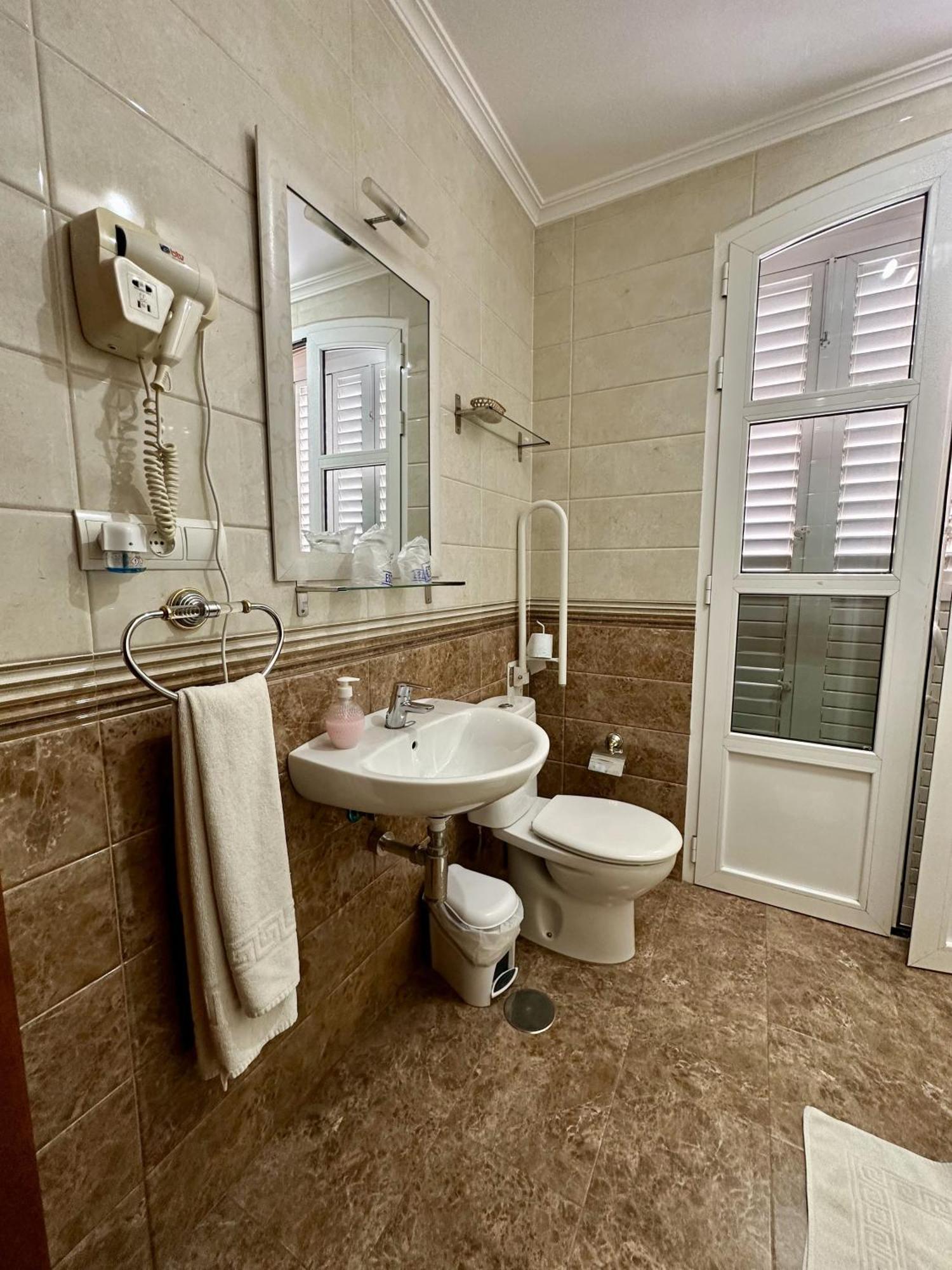 Hostal Avenida Tabernas Luaran gambar