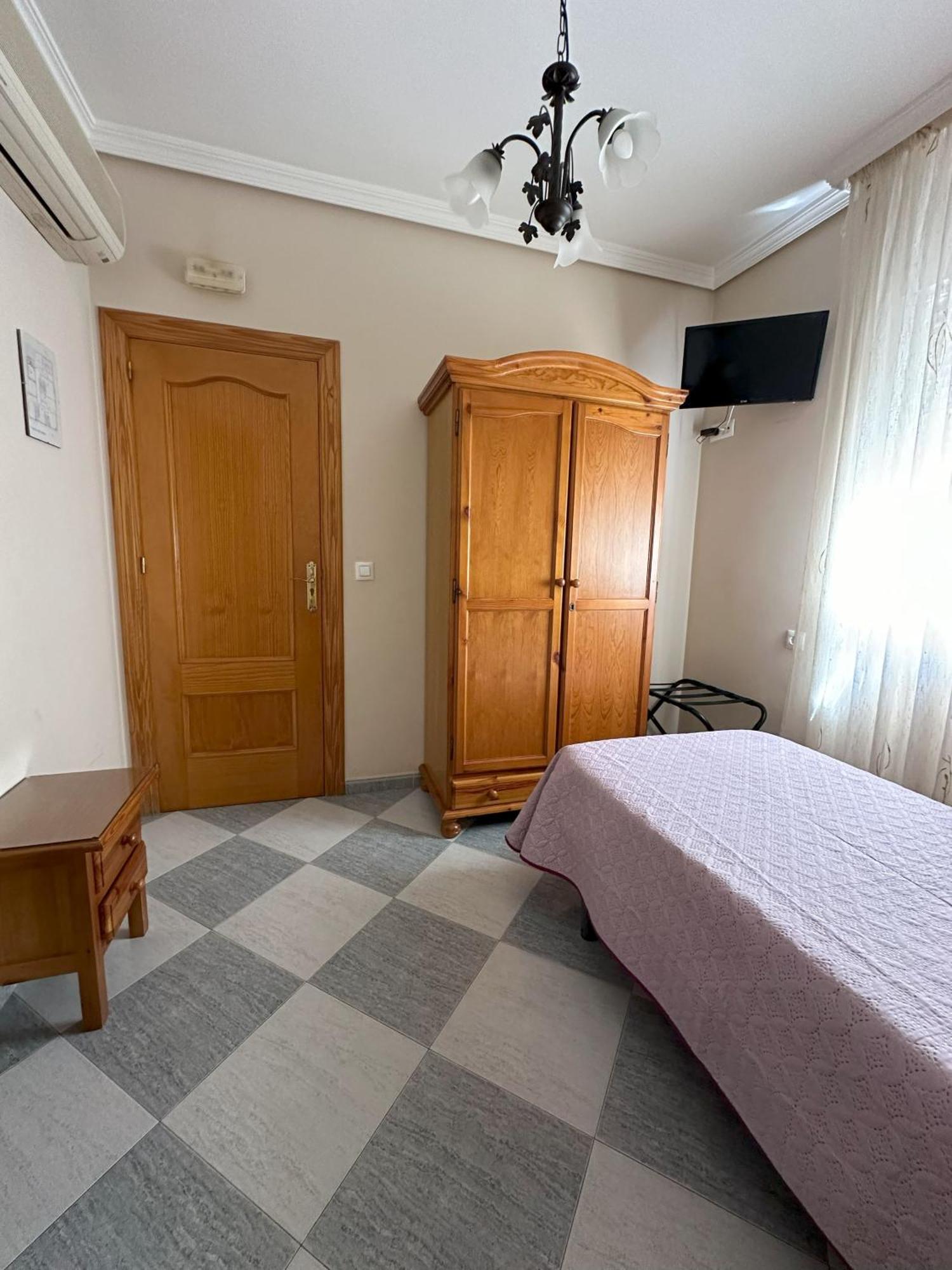 Hostal Avenida Tabernas Luaran gambar