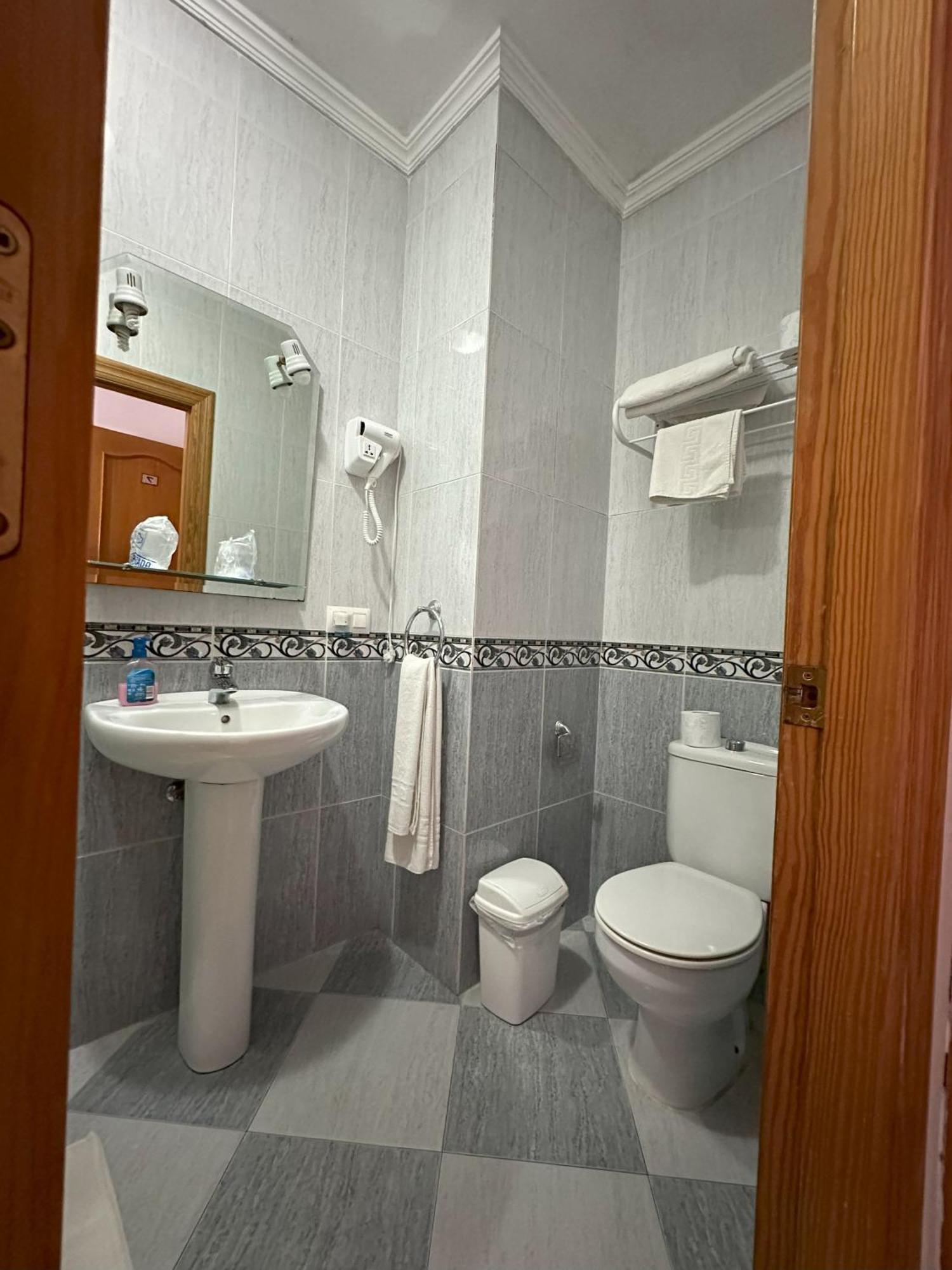 Hostal Avenida Tabernas Luaran gambar
